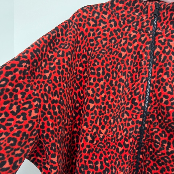 Fabletics Leopard print fleece crop zip up jacket - Picture 2 of 4